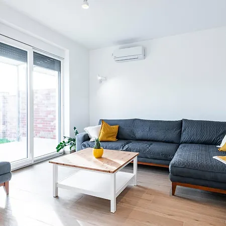 Novi Sad's Quiet Quarters Apartment *